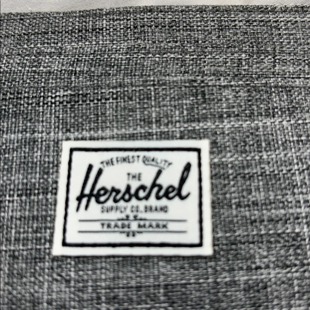 The Herschel Supply Gray white blk Card Holder and coins wallet
